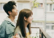 2个小姐姐吃糖果的英语,Candy Delight: Two Girls Enjoy a Sweet Moment