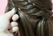 眼镜盘发小姐姐,时尚与知性的完美融合